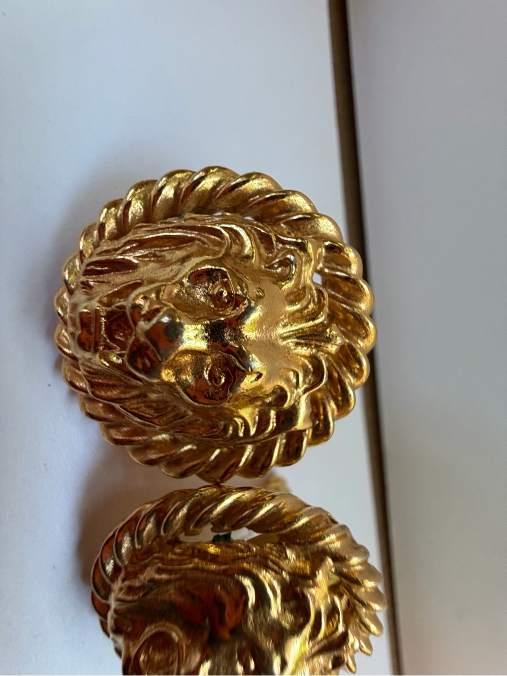 Vintage 80s Gold Tone Lion Head Statement Stud Earrings Twisted Rope Medallion - Picture 3 of 12